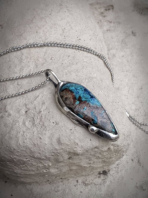 Autorský cínovaný náhrdelník - Chryzokol S0615