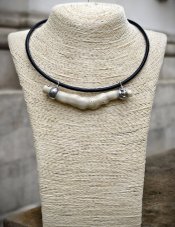 Autorský cínovaný náhrdelník -  Korál Bílý S0900