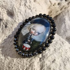 Autorská skleněná brož - Malý bubeník S0843
