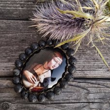 Autorská skleněná brož - Dáma s hranostajem S0776