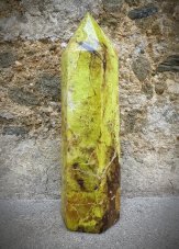Surové minerály - Zelený opál - obelisk  SM0478