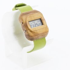 České drevené hodinky Universum H00489 Javor