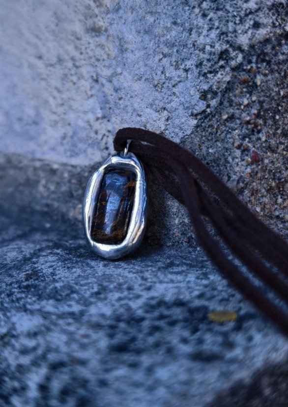 Autorský cínovaný náhrdelník - Tygří oko S0381
