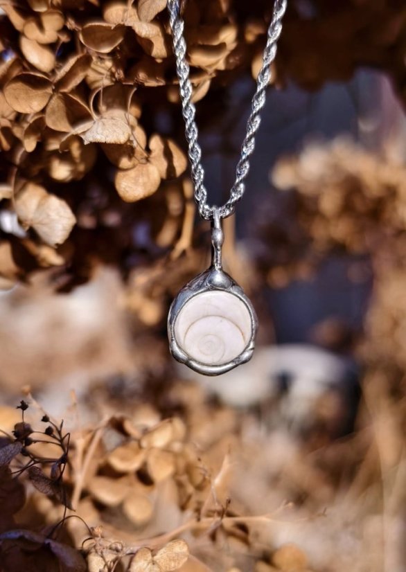 Autorský cínový náhrdelník - Shiva Shell S0474