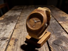 České drevené hodinky Aladin H00130 Orech