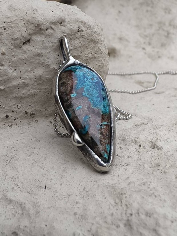 Autorský cínovaný náhrdelník - Chryzokol S0615