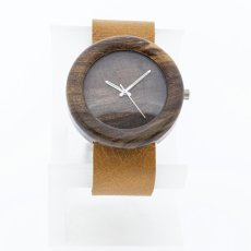 České drevené hodinky Orania H00458 Orech