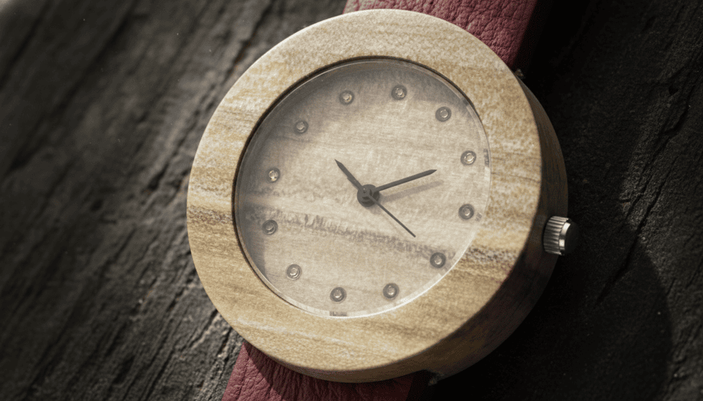 Dřevěné hodinky z javorového dřeva